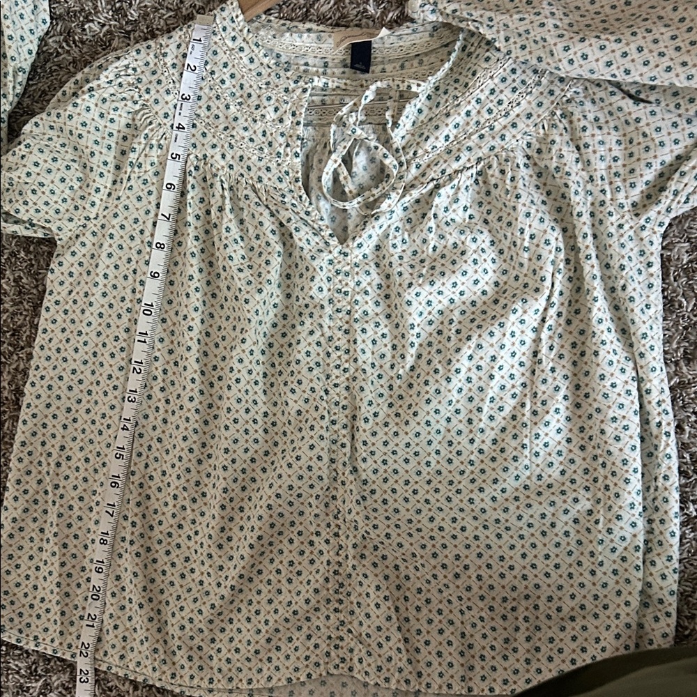 Universal Thread White and Blue Patterned Blouse - Picture 12 of 13